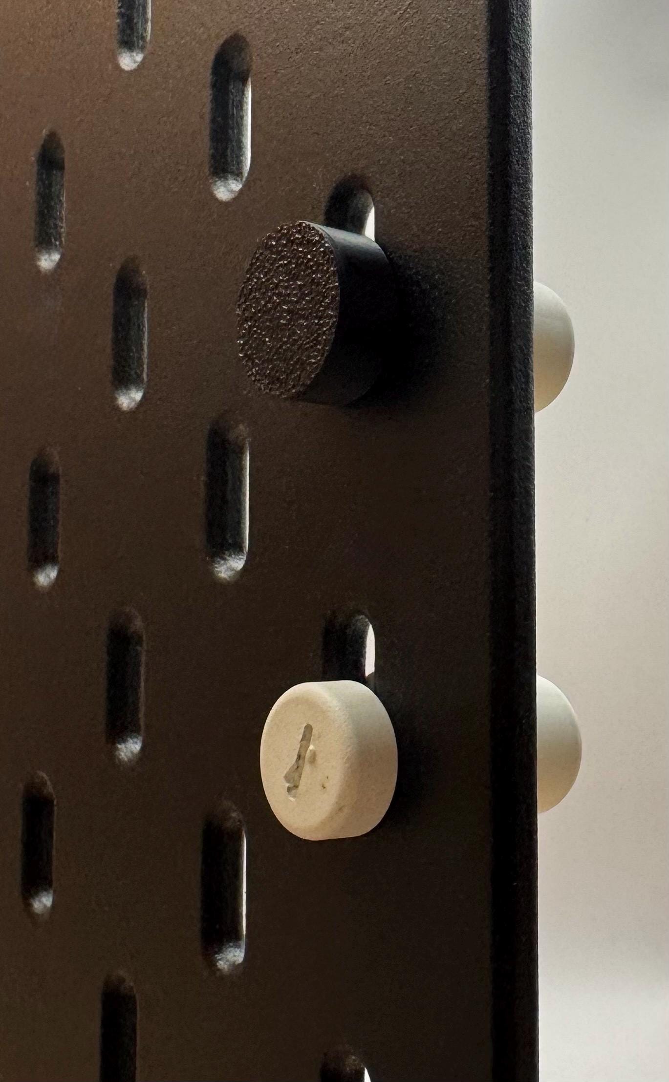 IKEA Skadis Schraubenabdeckung – Abdeckkappen für Schraubenköpfe | Sauberes Design | Einfache Klick-Montage | 3D Druck