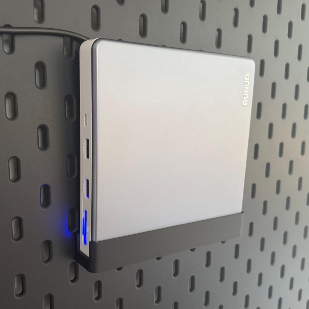 IKEA Skadis BUNUD Laufwerk Halter – Externes Laufwerk Halterung | Pegboard Zubehör | USB 3.0 Typ C | Ports zugänglich | 3D Druck
