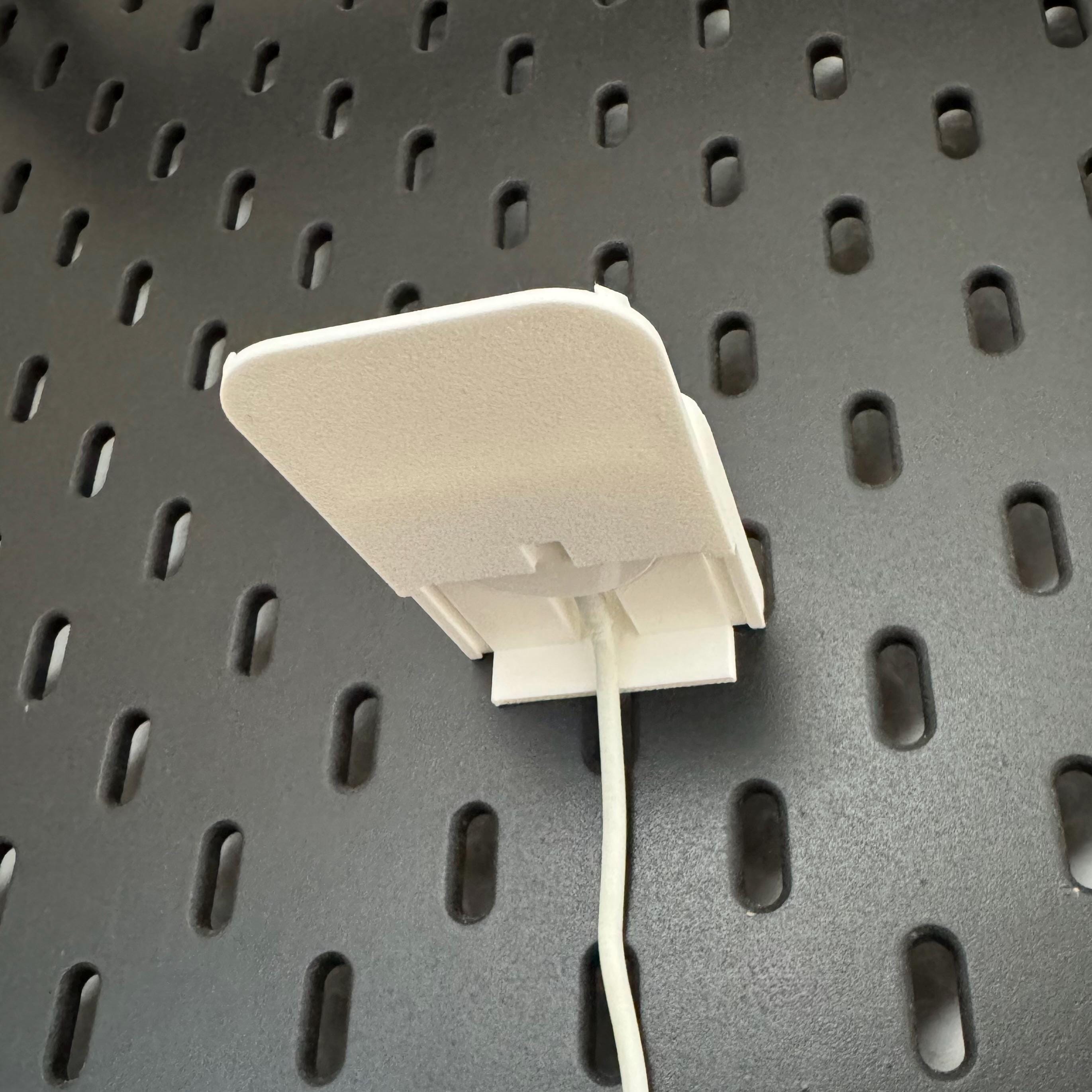 IKEA Skadis Apple Watch Ladehalter – Ladekabel Halter | Ladepuck Halterung | Pegboard Kabelmanagement | 3D Druck