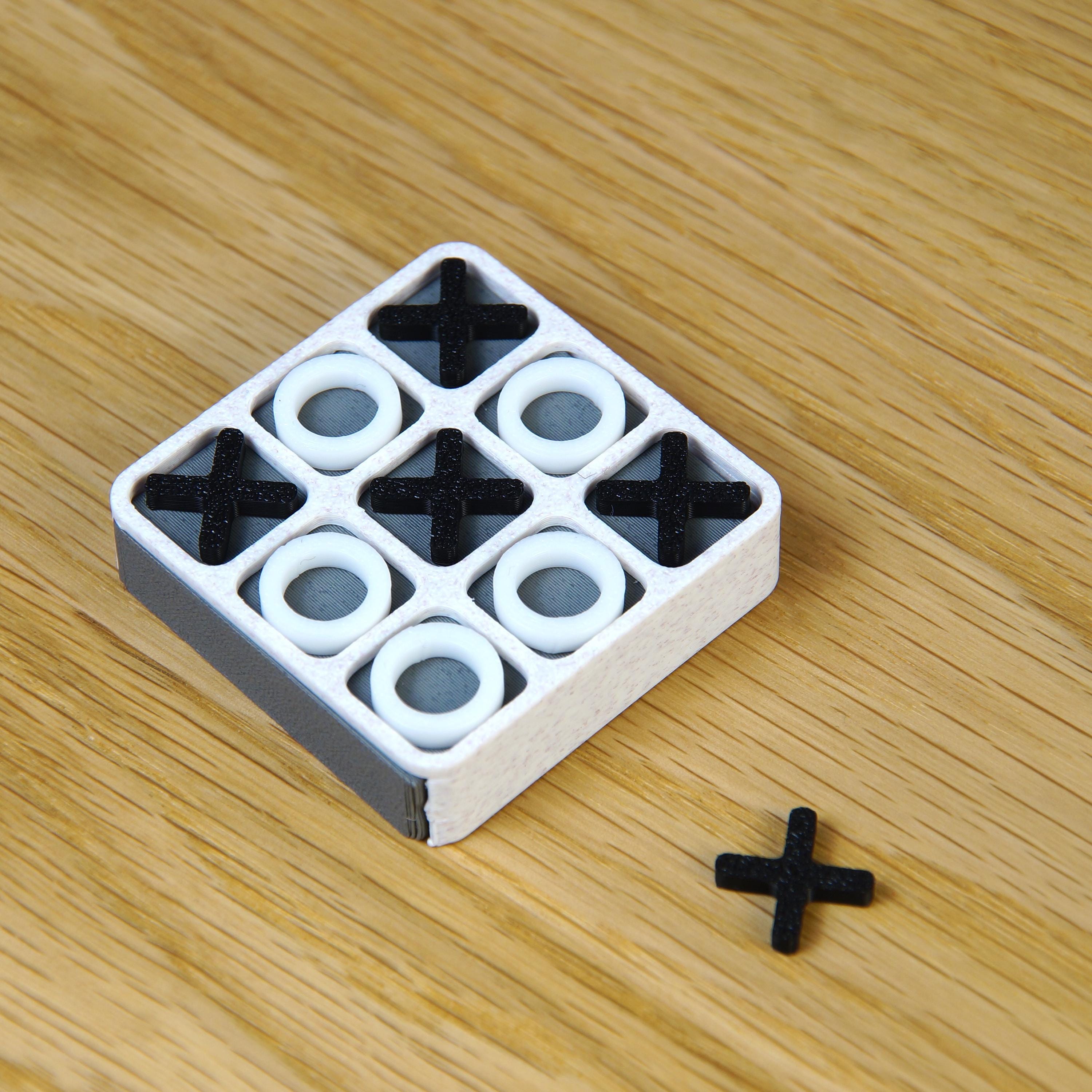 Tic Tac Toe Reisespiel – 3D-gedrucktes Mini-Spiel mit Schublade & optionalem Schlüsselanhänger, Reise-Geschenk, portable Spielfigur-Box