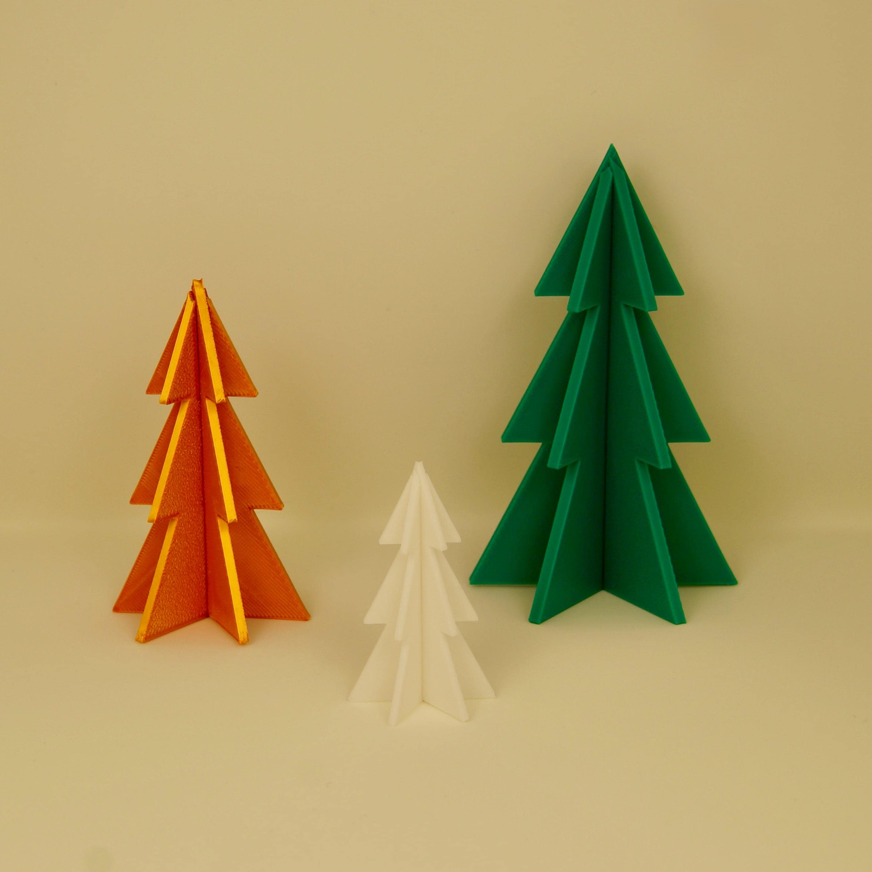 Weihnachtsbaum 3D zusammensteckbar aus PLA – Minimalistische Weihnachtsdeko | Flach verstaubar | 6/9/12 cm | Viele Farben