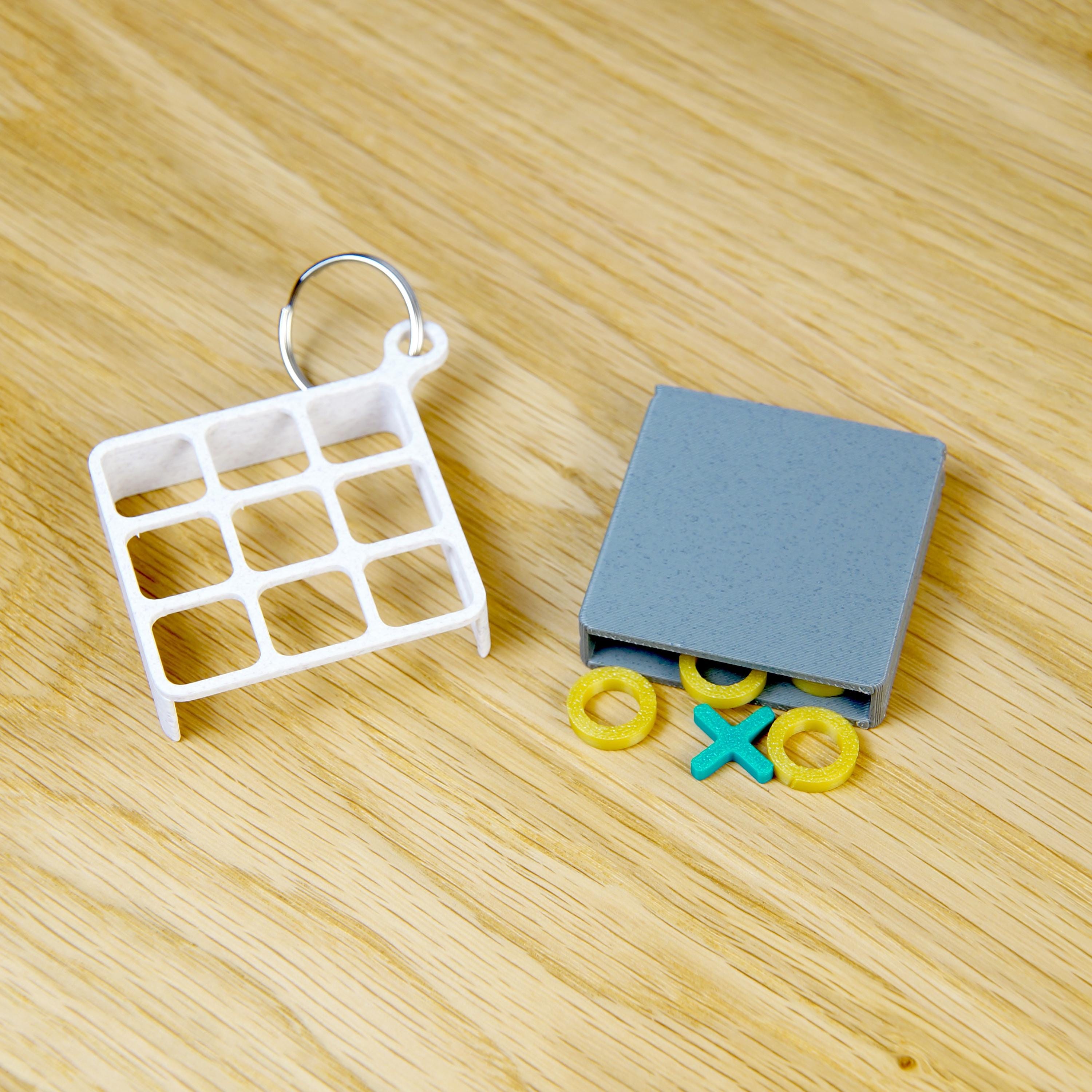 Tic Tac Toe Reisespiel – 3D-gedrucktes Mini-Spiel mit Schublade & optionalem Schlüsselanhänger, Reise-Geschenk, portable Spielfigur-Box