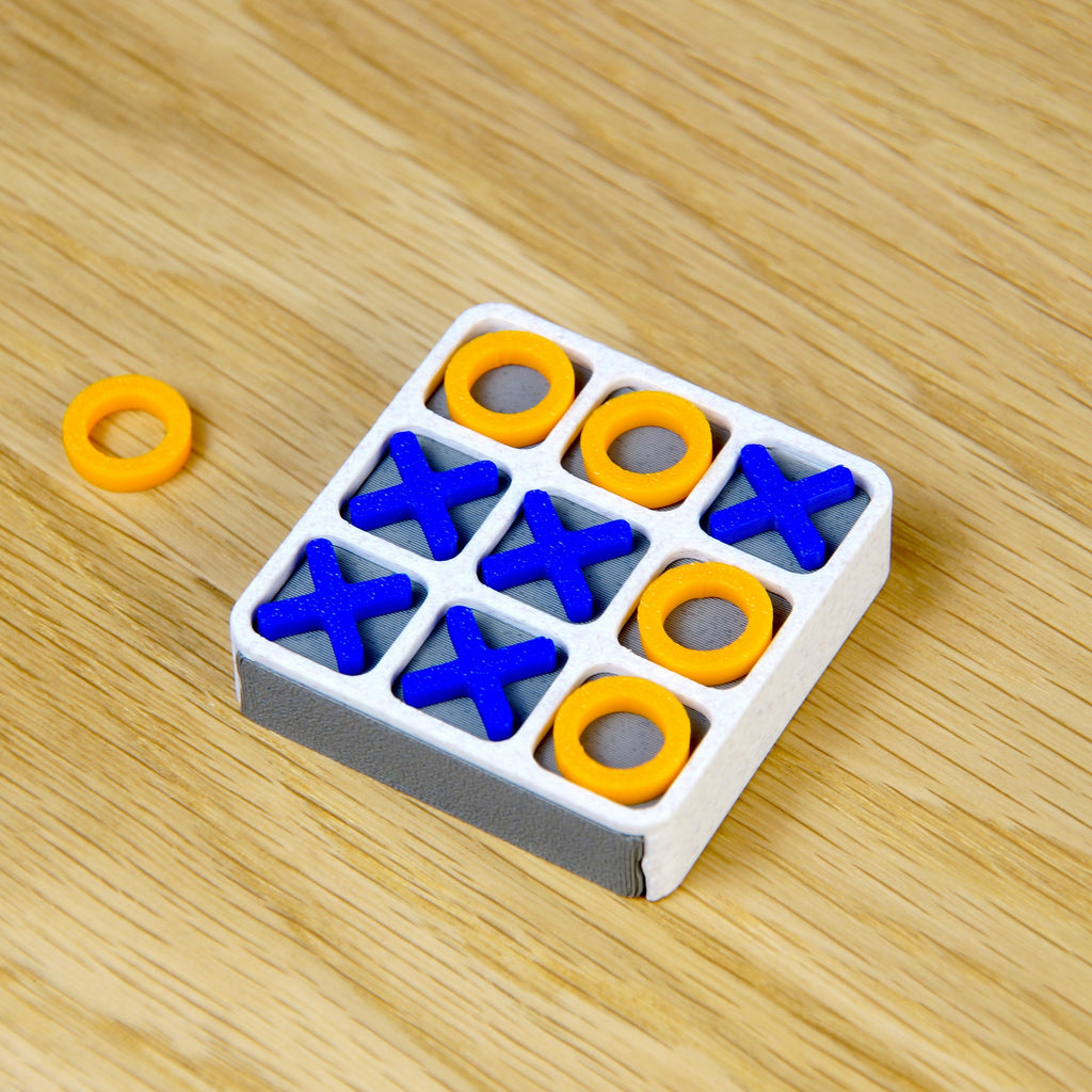 Tic Tac Toe Reisespiel – 3D-gedrucktes Mini-Spiel mit Schublade & optionalem Schlüsselanhänger, Reise-Geschenk, portable Spielfigur-Box
