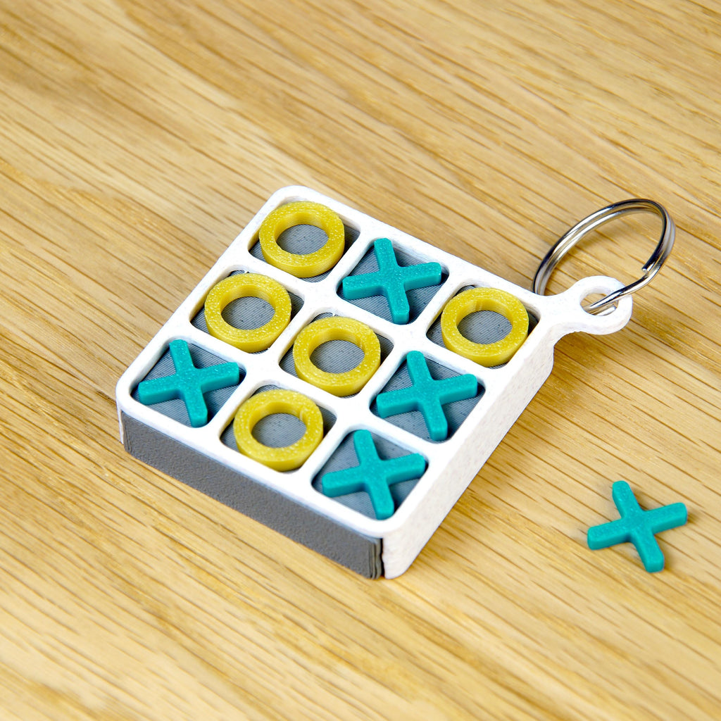 Tic Tac Toe Reisespiel – 3D-gedrucktes Mini-Spiel mit Schublade & optionalem Schlüsselanhänger, Reise-Geschenk, portable Spielfigur-Box