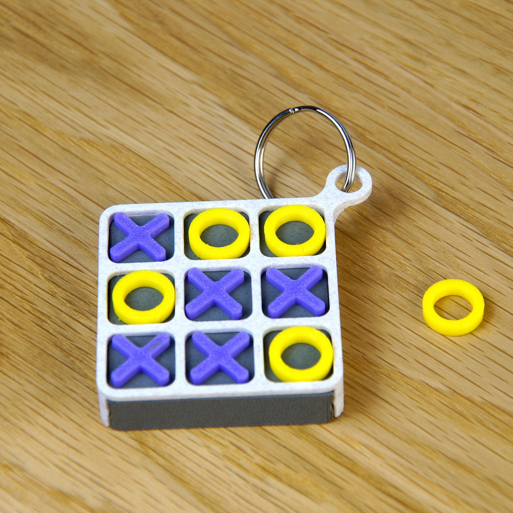 Tic Tac Toe Reisespiel – 3D-gedrucktes Mini-Spiel mit Schublade & optionalem Schlüsselanhänger, Reise-Geschenk, portable Spielfigur-Box
